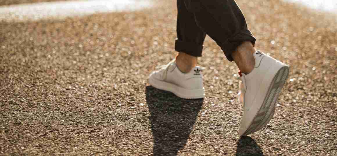 witte-adidas-sneakers