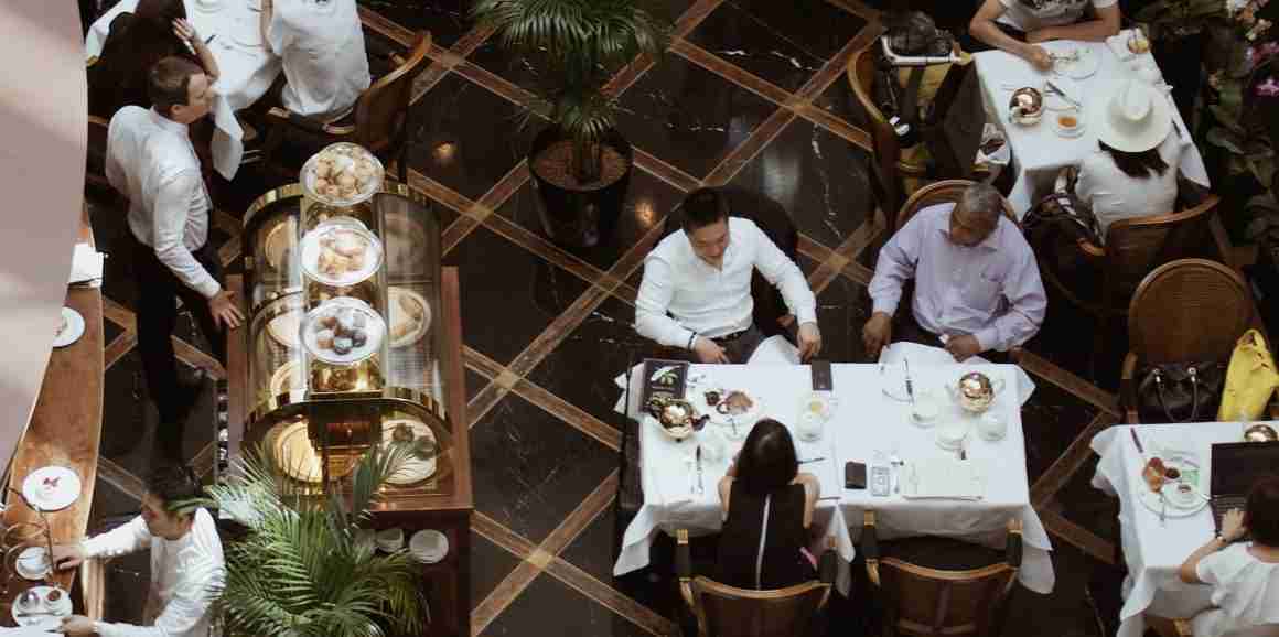 mensen-eten-restaurant