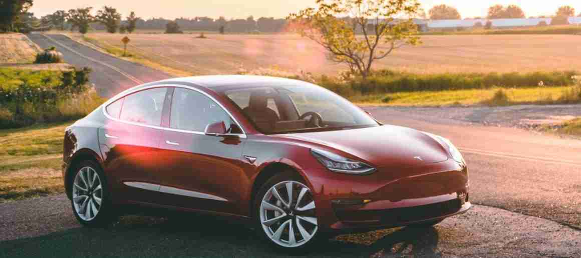 tesla-3-rood