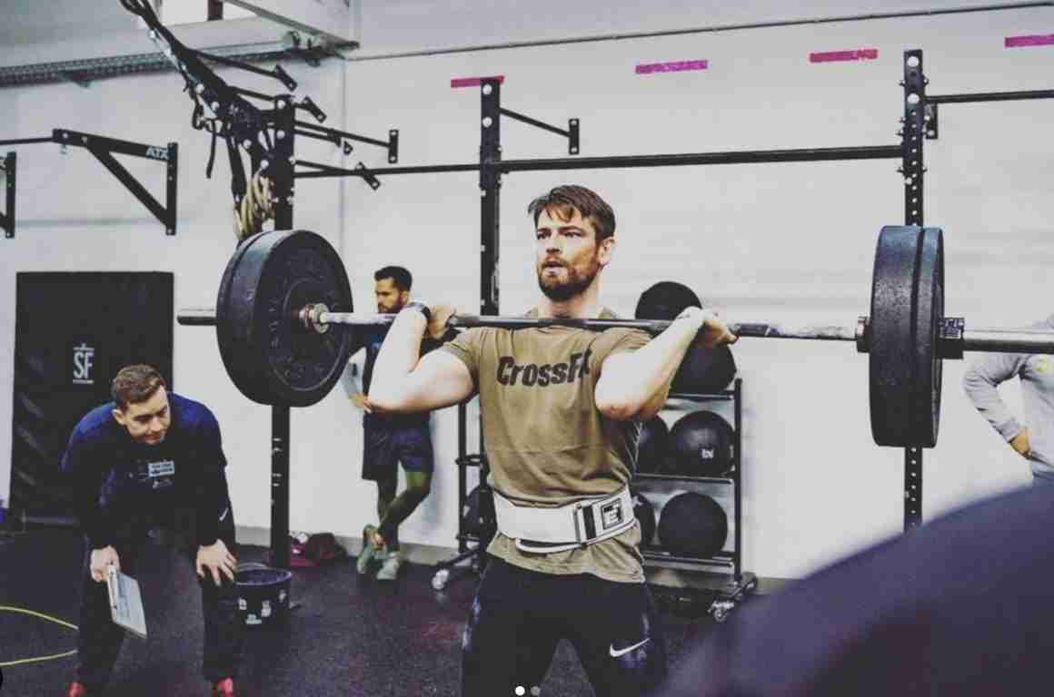 man-crossfit-snatch