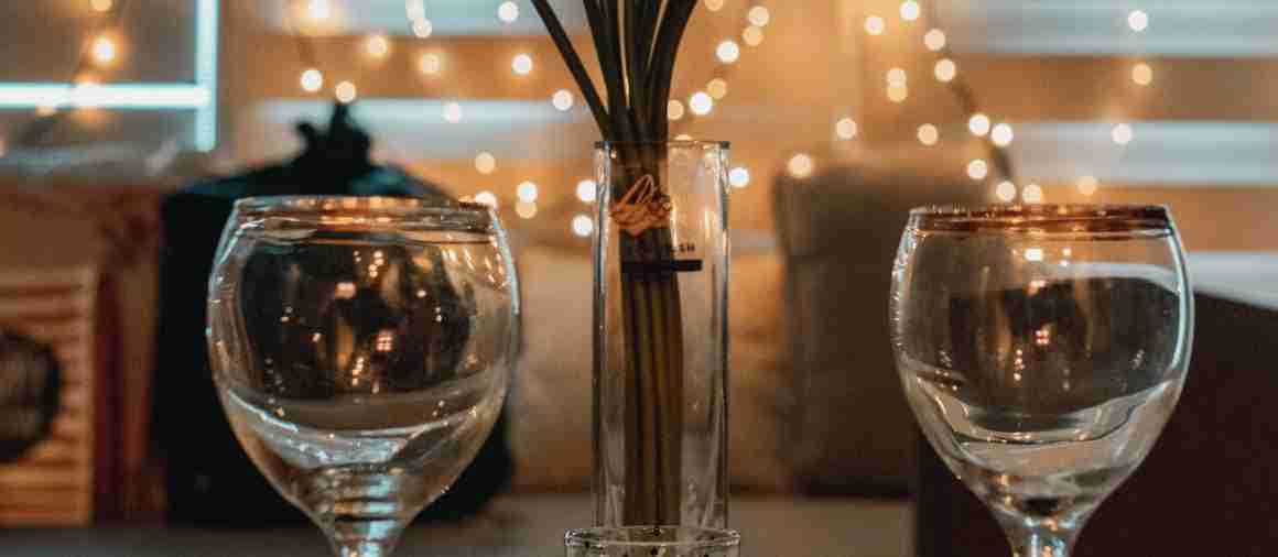 romantisch-diner-wijnglazen-twee