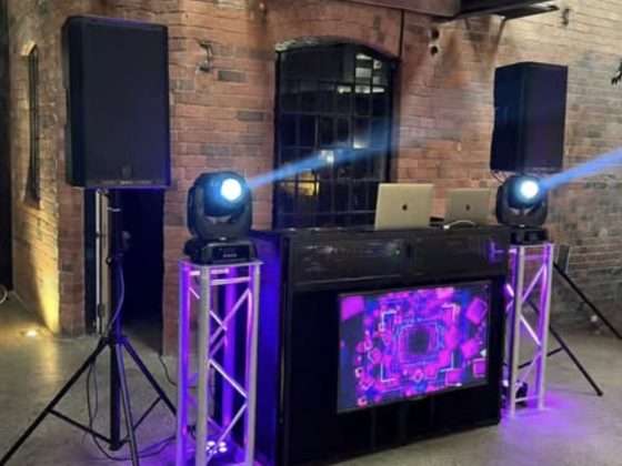 Dj Booth Met Uplights